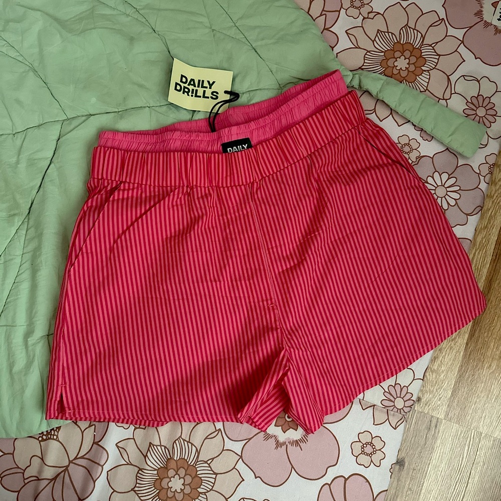 DAILY DRILLS - Poplin Double Band Resort Shorts - Pink Stripe M/L